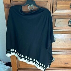 Talbots Women’s Black And Cream Poncho Size M/L NWOT